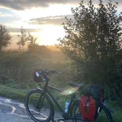 Dies ist sonst nicht meine Art, aber ich muss es jetzt mal loswerden: ihre Räder sind klasse. Wir haben 5 Idworx in der Familie, ich fahre täglich viel und es ist mir jeden Tag eine Freude! Jens idworxer