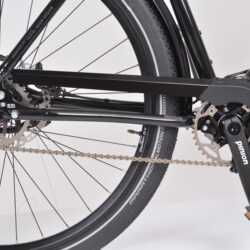 the DaCover chain/belt drive guard protects the drivetrain from the main contaminents, such as sand, water and dirt. It also reduces the risk of the rider’s trousers getting dirty or getting into the drivetrain. Extra safety and less wear.