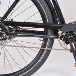 de DaCover ketting/riemaandrijving-beschermer zorgt ervoor dat de aandrijving wordt beschermd tegen de belangrijkste verontreinigingen zoals zand, water en modder. Daarnaast is er minder risico dat de broek van de fietser vuil wordt of tussen de aandrijving komt. Extra veiligheid en minder slijtage.