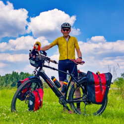 Al bijna 5.000 km onderweg met mijn idworx oPinion eT. Wat een rijplezier met of zonder motorondersteuning. Op vlakke weg fiets ik met 5% ondersteuning, trapfrequentie 75 à 85 per minuut, actieradius met vol geladen batterij rond 275 km. Ook zonder motorondersteuning fiets je gewoon verder, geen weerstand van de geruisloze motor. Een pareltje van een fiets. Ludo. idworx opinion ET