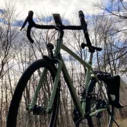 Erste Gravel-Ausritte im Siebengebirge mit meinem neuen Grandone als Vorbereitung für meine Alpentour in 2023.
Eberhard idworx Grandone Gravel Bike