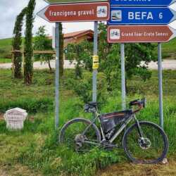 Ondanks het slechte weer deze week 400 km L'Eroica in Toscane mogen fietsen op mijn Grandone gravel. Alberto. idworx Grandone gravel