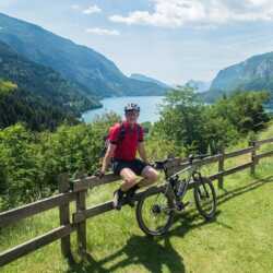 Die diesjährige Transalp-Tour mit dem Rock oPinion Ti, dem besten Mountainbike, das ich je hatte, war traumhaft, wie das „Gute-Laune-Bild“ am Molveno-See kurz vor Ende der Tour zeigt. Rainer