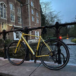 Hierbij een foto van jullie fantastische fiets (Grandone). Gekocht bij de beste dealer van België. Stijn. idworx grandone gravel bike