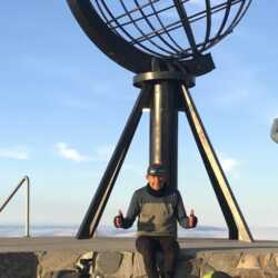 Mit dem idworx am Nordkap. Am Sonntag, gestern um 21:30 Uhr dort angekommen. Gepäck reichlich. Martin. idworx nordkap