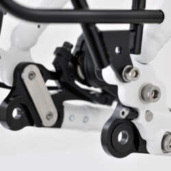 Developed especially for the idworx oPinion and Power Rohler, the very solid executed dropouts enable easy and precise adjustments to be made to chain tension. This construction makes it almost impossible to build in the rear wheel askew.