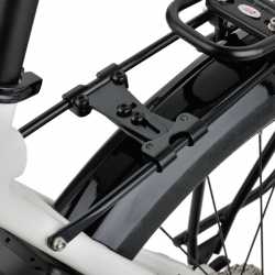 Thanks to the milled aluminium connector between the rack’s two mounting bars, the bike remains very stable, even with lots of luggage.