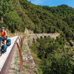Jessica de Korte fietst momenteel met haar idworx oPinion BLT door Frankrijk. Binnenkort is haar reis te volgen op haar YouTube-kanaal Fietsvlogger: youtube.com/fietsvlogger. Ook werkt ze aan verhalen in onder meer FietsActief, Zin, Pasar, Bike Explorer en Leven in Frankrijk.
At the moment Jessica de Korte is cycling through France on her idworx oPinion BLT. Her journey can be followed on her YouTube-channel Fietsvlogger soon: youtube.com/fietsvlogger. She is working on articles in Dutch and Belgian magazines as well.
