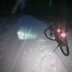 Kann es etwas schöneres geben als früh Morgens auf einem frisch verschneiten Waldweg mit dem perfekten idworx Winterfahrrad zur Arbeit zu fahren? Hans-Joachim. idworx Winterfahrrad