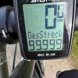 Ich habe vor 20 Jahren ein Idworx Easy Rohler mit Rohloff-Nabe gekauft, nutze es täglich bei jedem Wetter und habe letztes Wochenende die 100.000 km „geknackt“. Sönke (aus der Bremer Ecke) idworx EasyRohler mit 99.999 km Laufleistung